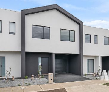 700 Grand Boulevard, Mickleham VIC 3064 - Townhouse For Rent | Domain - Photo 1