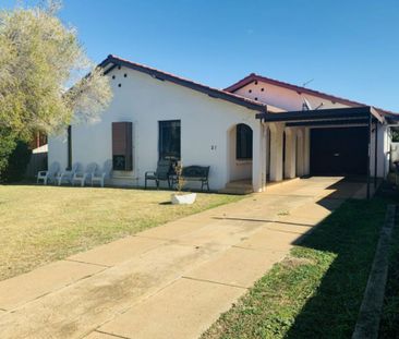 Family-Friendly Home in Dubbo Suburb - Photo 3