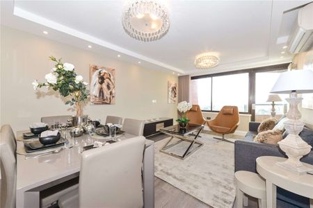 Beautifully decorated three bedroom, three bathroom apartment with balconies, situated within a popular portered development. - Photo 4