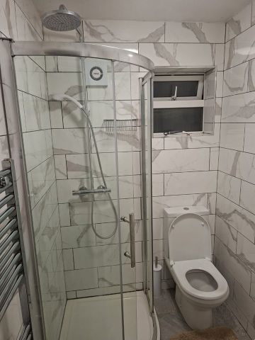 Room in a Shared Flat, Pine Rd, NW2 - Photo 5