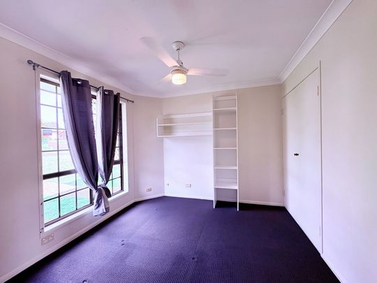 Spacious & Comfortable Brick Home – Perfect for Families or Entertainers - Photo 1