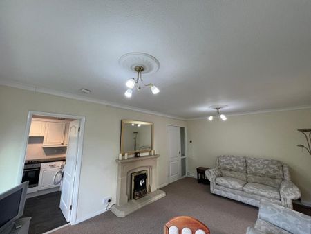 2 bedroom flat to rent - Photo 2