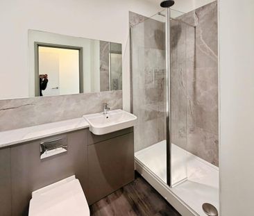 2 bedroom penthouse to rent - Photo 2