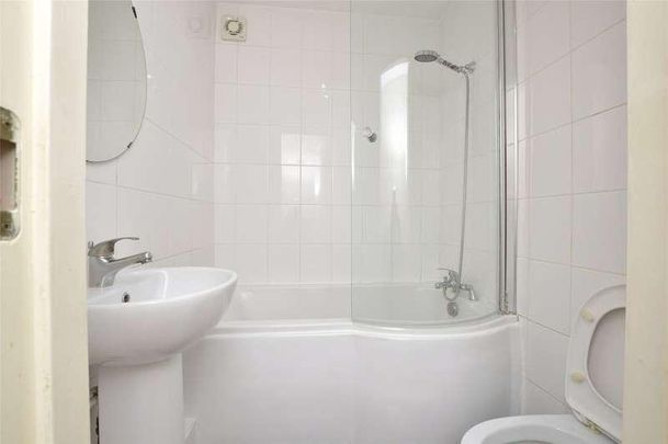 Alexander Close, Barnet, EN4 - Photo 1