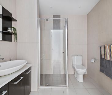 Modern One-Bedroom Apartment in South Yarra - Photo 3