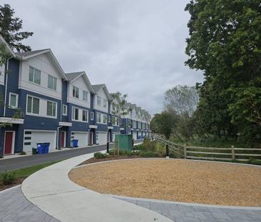 Luxurious 3-Story Townhouse for Rent Near Downtown Langley - Photo 1