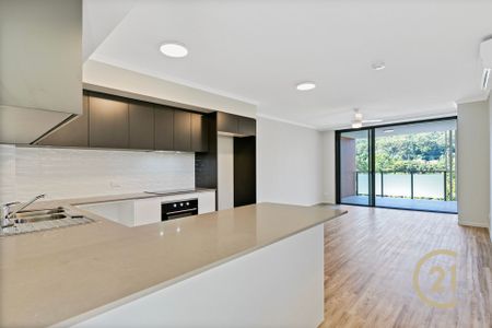 Chic 2 Bedroom Unit - Nambour CBD - Photo 2