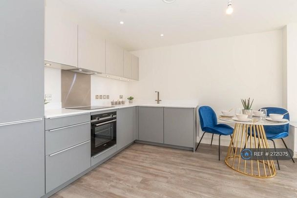 2 bedroom flat to rent - Photo 1