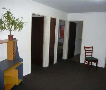 Spacious flat in great location, handy to CBD, The Base, Waikato St... - Photo 1
