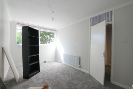 3 Bedroom Apartment, Carlton Drive, Putney - Photo 4