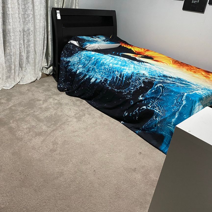 Cranbourne North - Photo 1