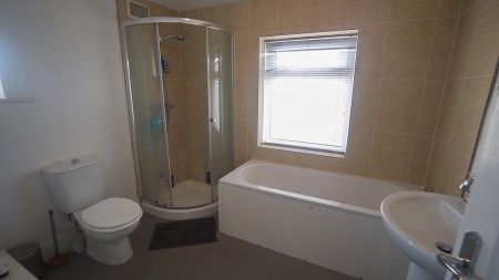 To Rent Heather Road, Ensbury Park, Bournemouth, BH10 £2,200 pcm Tenancy Info - Photo 4