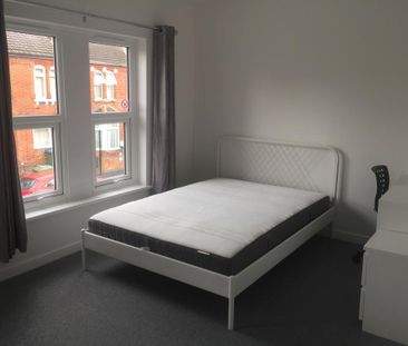 4 bedroom terraced house to rent - Photo 3