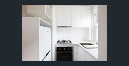 Unfurnished apartment, district views - Photo 5