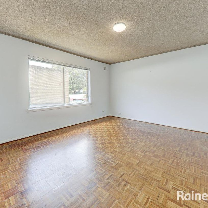 Two Bedroom Unit in the Heart of Kingsford - Photo 1