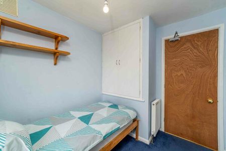 35 Eastfield Crescent - Photo 4