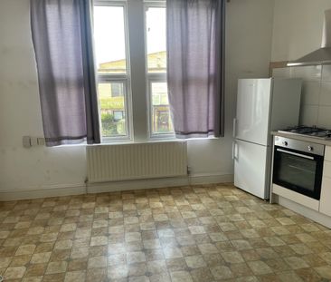 2 Bed Flat, Garratt Lane, SW18 - Photo 1
