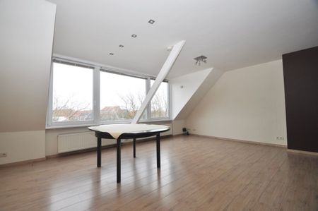 Lichtrijk duplexappartement met één slaapkamer en terras - Photo 2