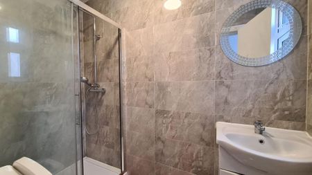 4 bedroom semi-detached house to rent - Photo 4