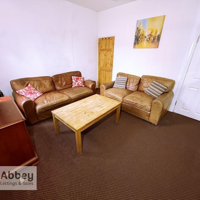 4 bedroom house to rent - Photo 1