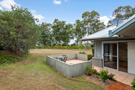 Immerse Yourself in Vineyard Life - Photo 5