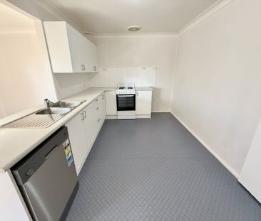 3 Bedroom Home in Prime Location! - Photo 6