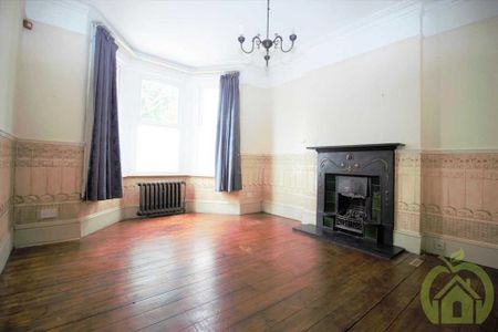 5 bedroom detached house to rent - Photo 2