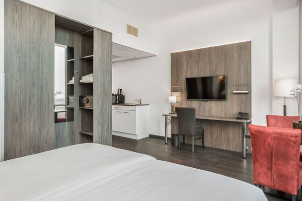 Appartement te huur: Mandelaplein 1 1314 CG Almere - Photo 1