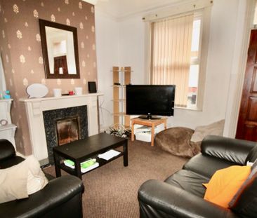 4 Bed - 7 Welton Place, Hyde Park, Leeds - LS6 1EW - Student - Photo 1