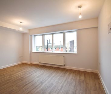 Green Lane, Shepperton, TW17 - Photo 4