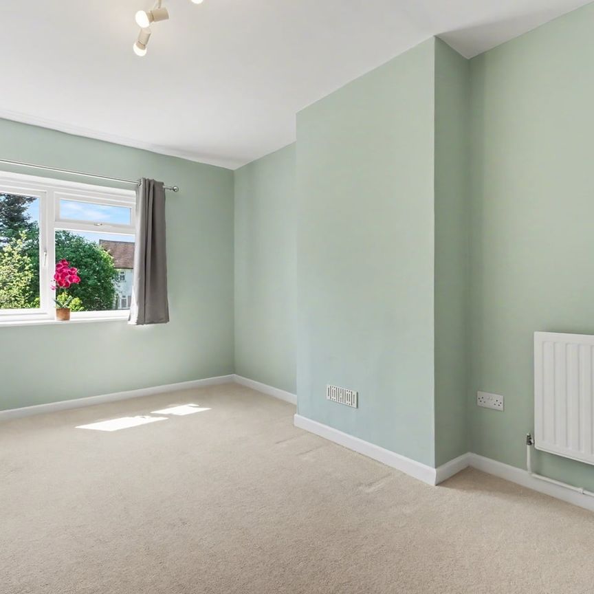 2 Bed Flat, Queenscroft Road, SE9 - Photo 1