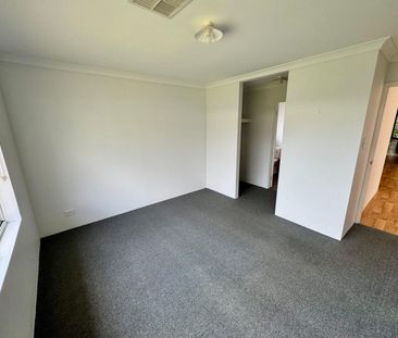 Family Home, Walk to Train in 5mins No Car Needed! - Photo 2