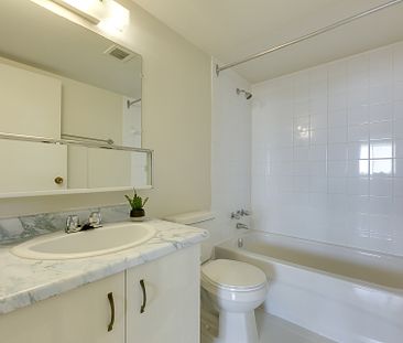 Spacious 2 Bedroom in Central Mississauga - Photo 2