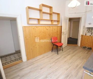 Prostorný slunný byt 4+1 ve třetím patře secesní cihlové budovy v c... - Photo 4