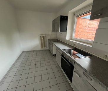 Geräumige 3 Zimmer Wohnung mit Balkon und Wannenbad im 2.Obergeschoss - Photo 2