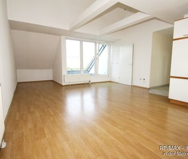 Gemütliche Dachgeschosswohnung mit Loggia und Einbauküche - Foto 3