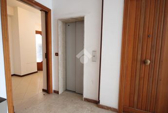 6 locali in affitto