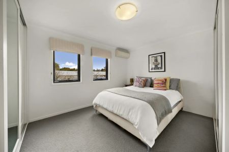 Tranquil Living In Harbourside Pocket One Street Back From The Water - Photo 2