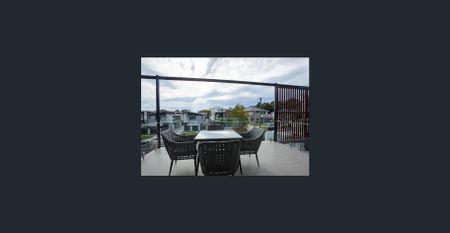 Luxury 3-Bedroom Penthouse with Stunning Views - Photo 5