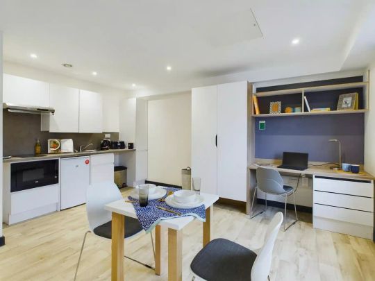 Silver Studio - Photo 1