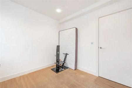 2 bedroom flat in Kentish Town - Photo 2