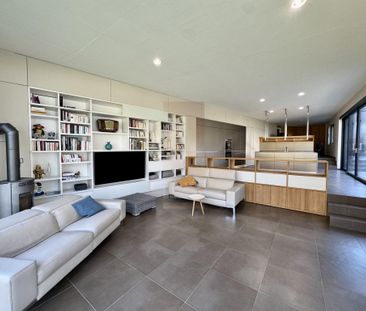 Beautiful contemporary family villa with garden - Photo 3