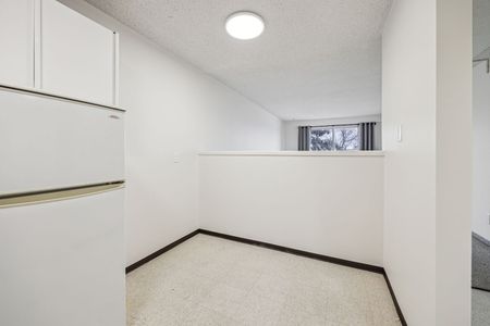 510 58 Avenue Southwest, Calgary - Photo 3