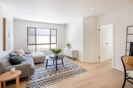 Spacious, Excellent Four Bedroom Home in Newton - Photo 2