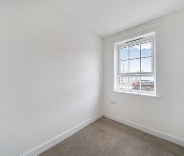 3 bedroom end of terrace house to rent - Photo 5