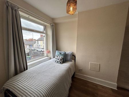 1 bedroom in a house share to rent - Photo 3