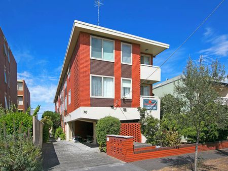 Two Bedroom One Block From Beach! - Photo 3