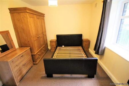 3 bedroom property to rent in Holmfirth - Photo 5