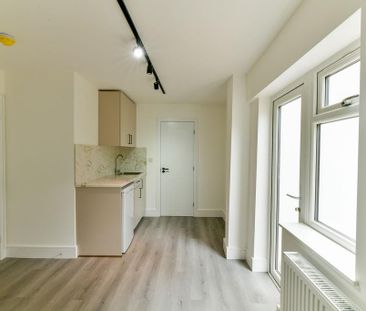 Property to rent - Photo 2