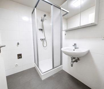 1 Zimmer DG Wohnung, renoviert, Lift, Ruhelage und nur Euro 800 Ges... - Photo 2